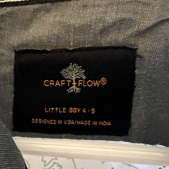 CRAFT + FLOW BOYS PRINTED BUTTON DOWN SHIRT MULTI-COLORED. SIZE 4-5 - Picture 6 of 7